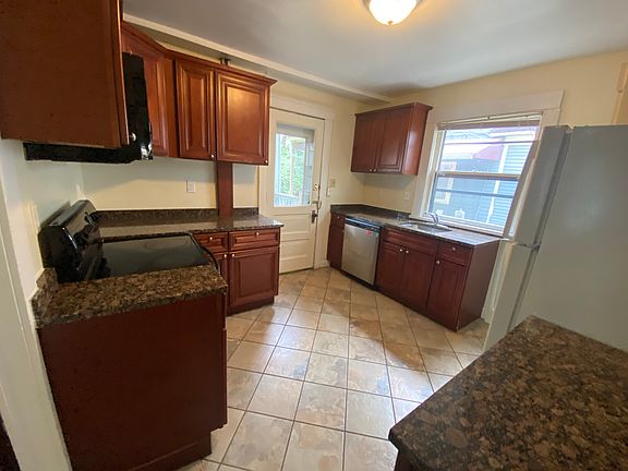 2nd image of 601 Catherine St