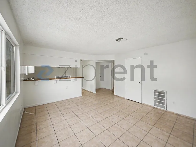 1308 Flower St #A — Photo 4