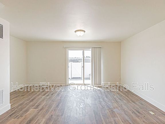 5th image of 1556 Falcon Dr