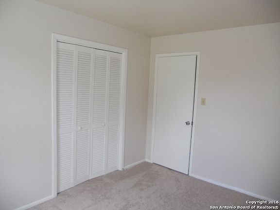 5th image of 912 Muecke Dr