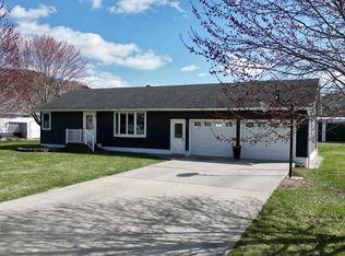 2532 River Rd, Decorah, IA 52101