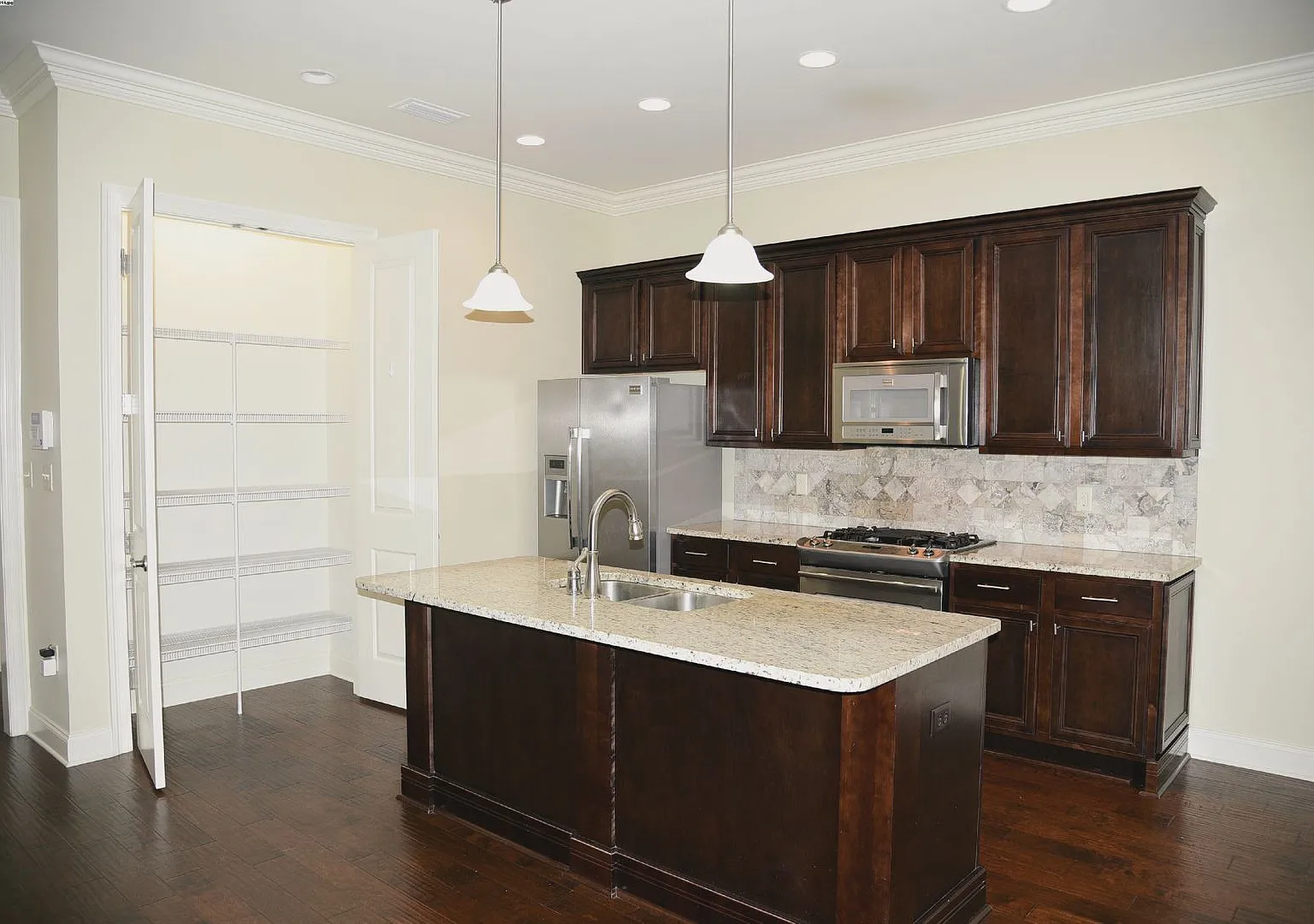 Beautiful 4-Bedroom Home in Magnolia Woods! — Photo 2