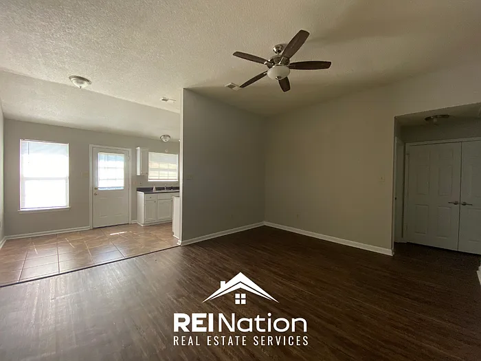 3 bed, 2.0 bath, 1016 sqft, $1,345 — Photo 2