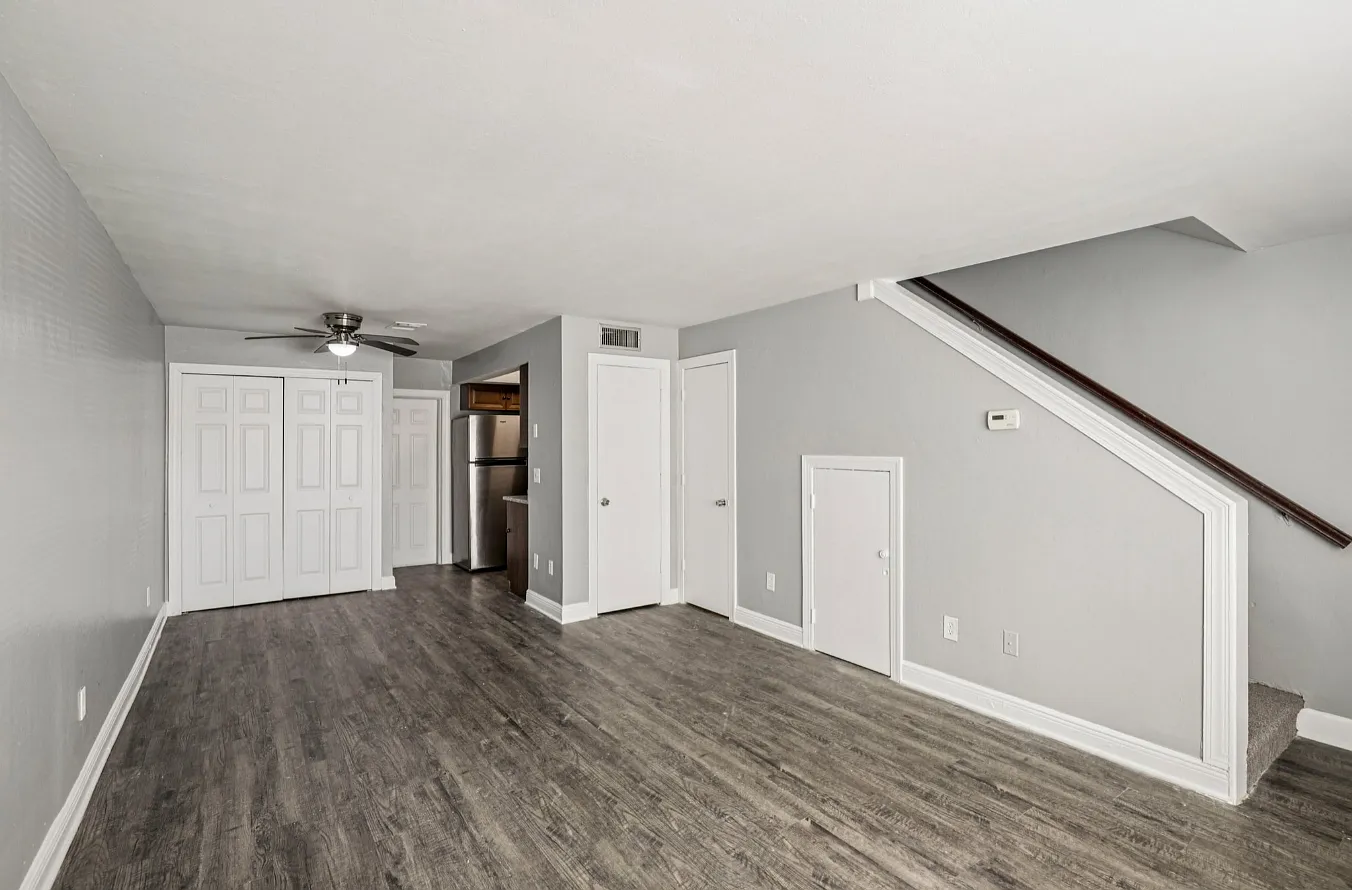 Frankie Court Apartments — Photo 4