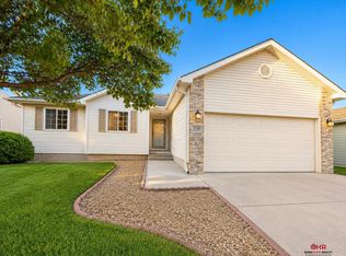 7130 Whitewater Ln, Lincoln, NE 68521