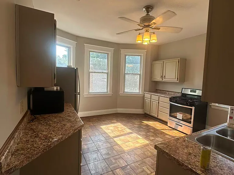 2715 Markbreit Ave #2 — Photo 8