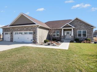 1995 Prairie Ln, Nappanee, IN 46550