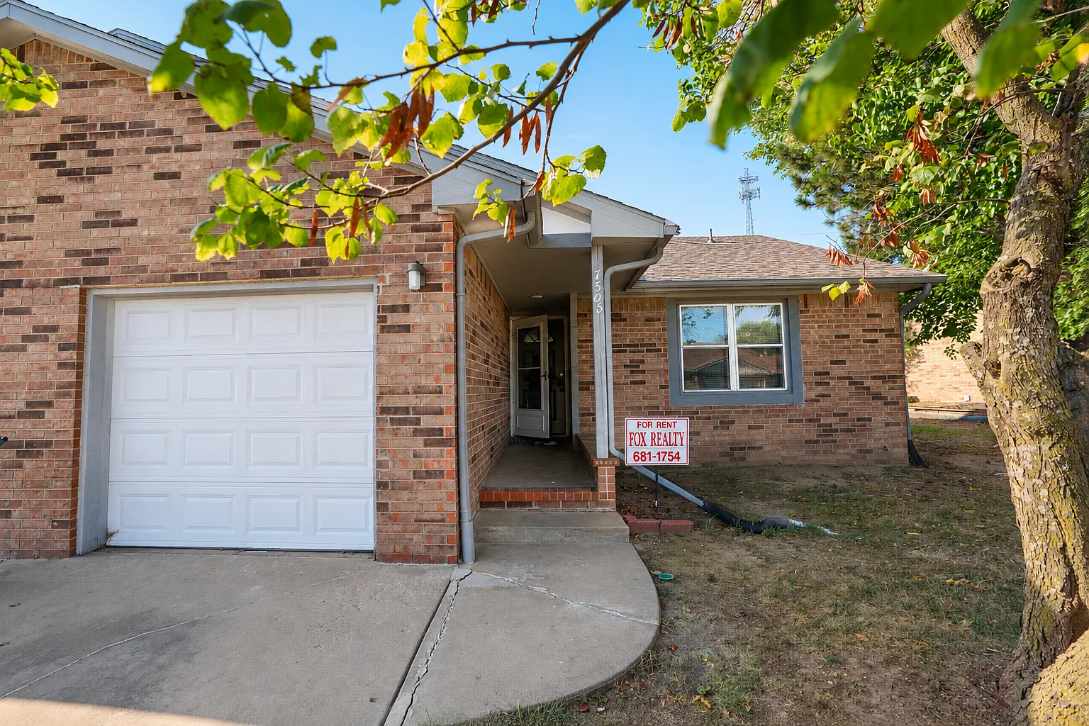 3 bed, 960 sqft, $1,350 — Photo 1