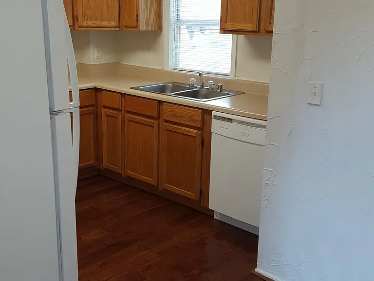 608 N Wentz St — Photo 1