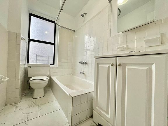 3rd image of 3230 Steuben Ave APT C5
