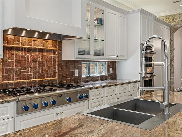 2809 Georgetown St — Photo 12