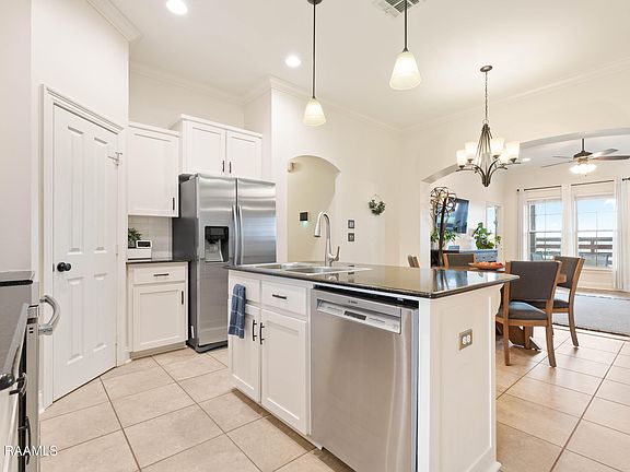 5th image of 402 Highland View Dr