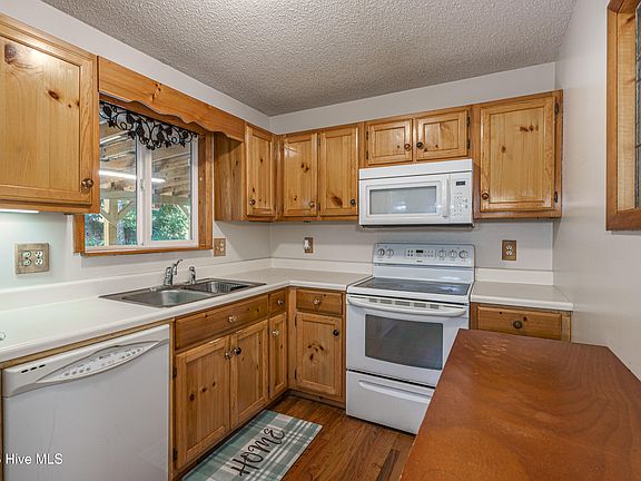 4th image of 55 Laurel Spring Drive