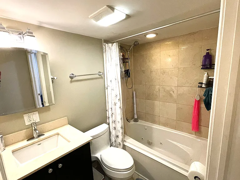 1522 W Superior St #1 — Photo 15
