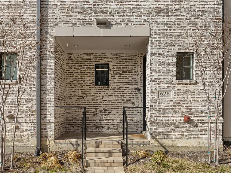 626 Dalton Ln — Photo 8