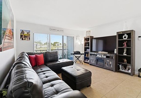 5th image of 1111 Green Pine Boulevard #G2