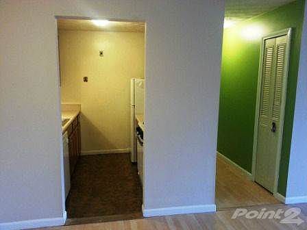 Dining area to kitchen