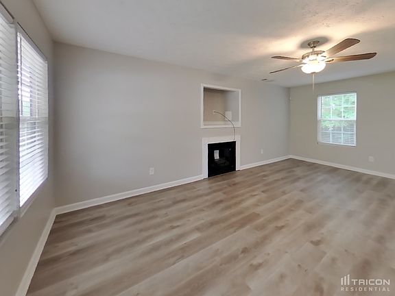 5th image of 121 Chaucer Ln