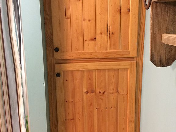 Floor to Ceiling Linen Clst