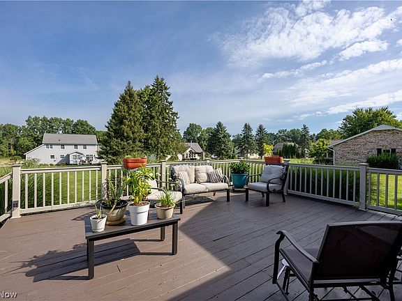 5th image of 222 Tanglewood Dr