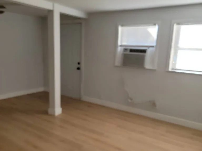 1425 Tamiami Trl #E — Photo 2