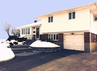 16 Gates Ave, Plainview, NY 11803