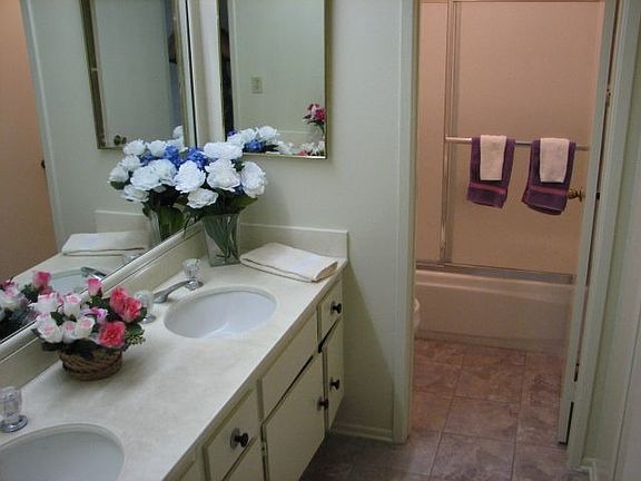 Bath with Double Sinks