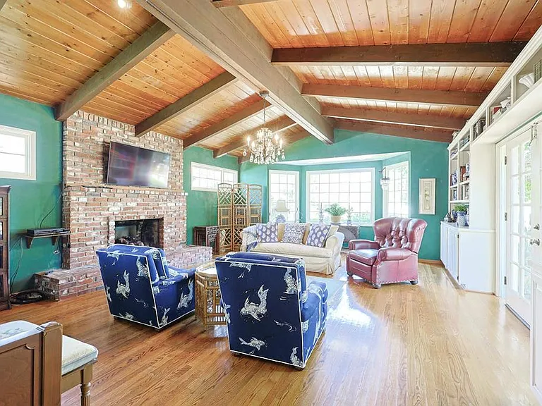 610 Country Club Ln — Photo 1