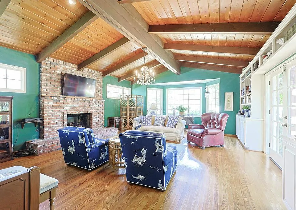 610 Country Club Ln