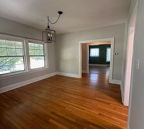 4th image of 2433 Woodmere Dr