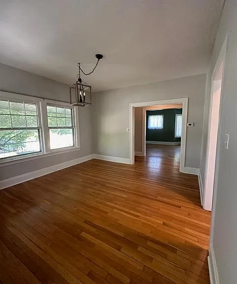 2433 Woodmere Dr — Photo 4