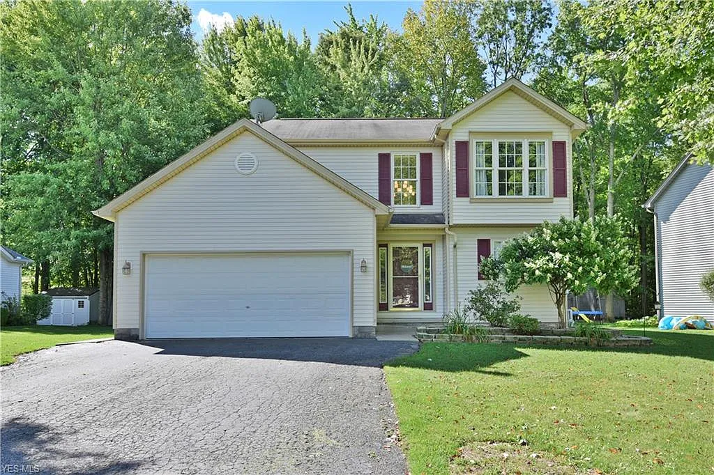 220 Laura Ln photo 1