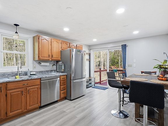 4th image of 60 Walker Rd #60