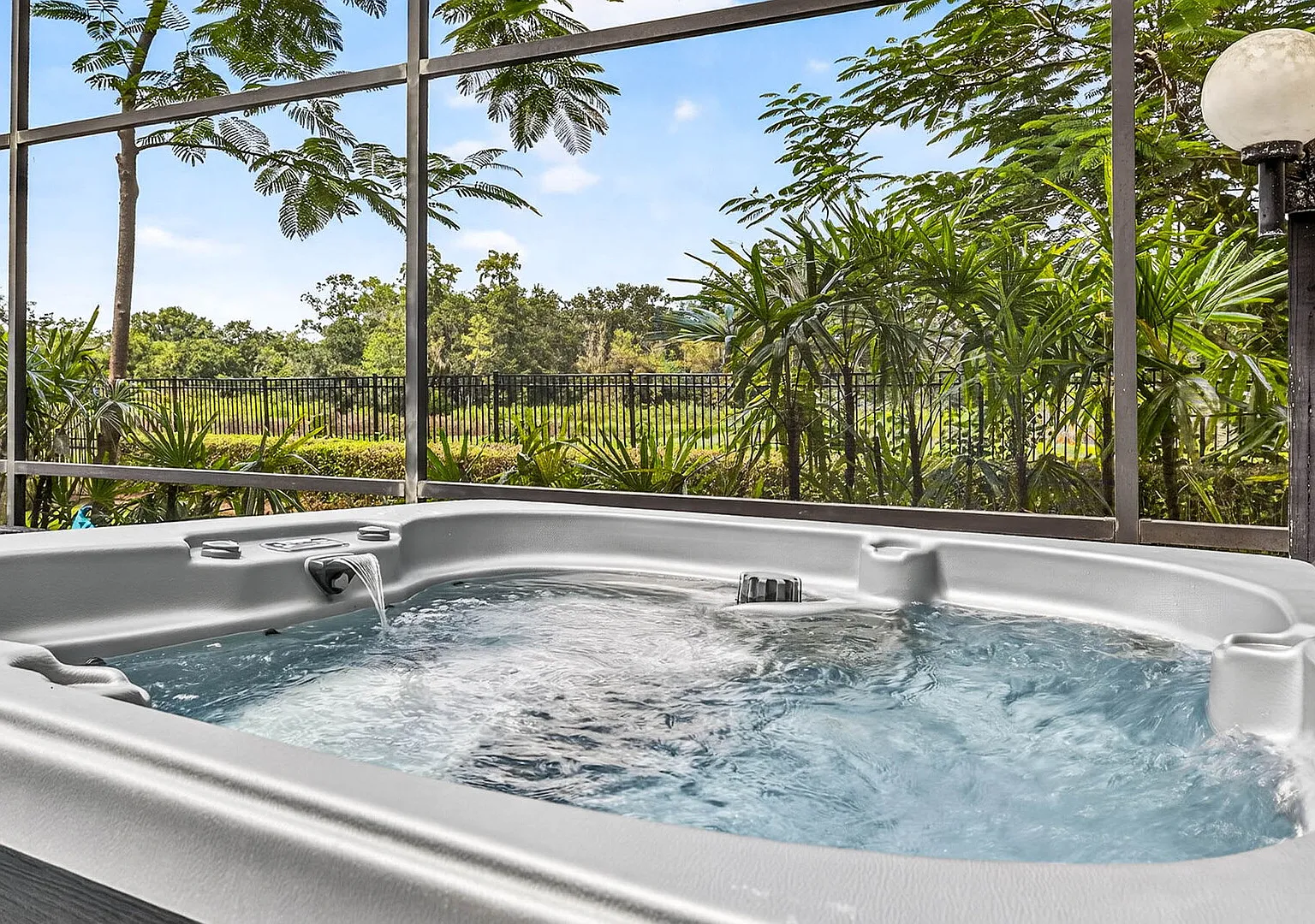"Gather & Splash" 3BR Pool Home w/Hot Tub — Photo 2