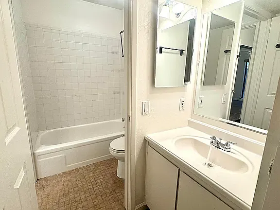 650 Del Verde Cir #6 — Photo 20