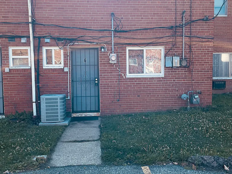 23673 Banbury Cir #6 — Photo 2