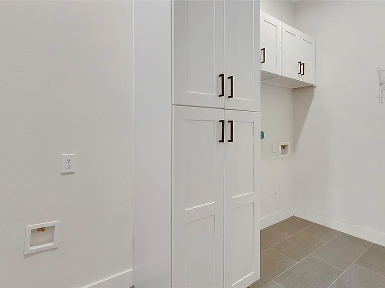 73 Wyndemere Dr — Photo 18