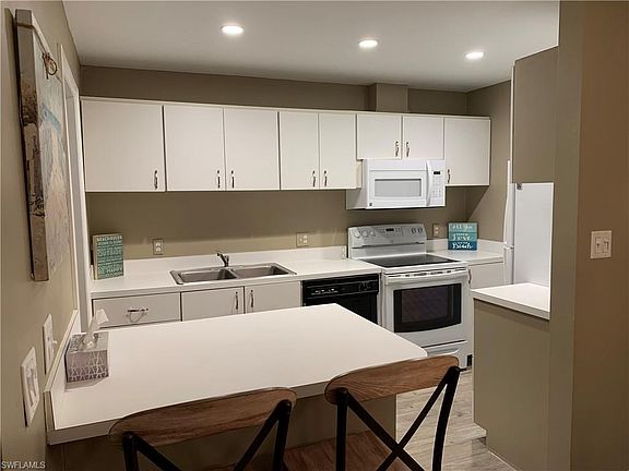 5th image of 788 Park Shore Dr Unit 35