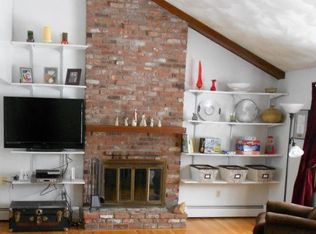 18 Meadow Ln, Bristol, RI 02809