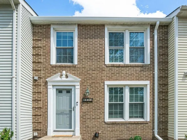 2031 Brooks Square Pl, Falls Church, VA 22043