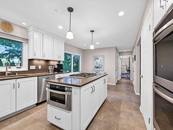 3rd image of 9490 N Waverly DRIVE