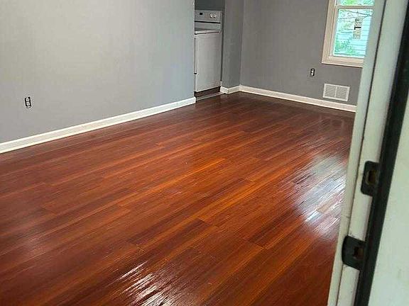 4th image of 713 S Lancaster Rd