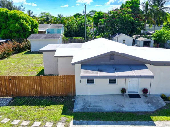 696 Neptune Street, West Palm Beach, FL 33406