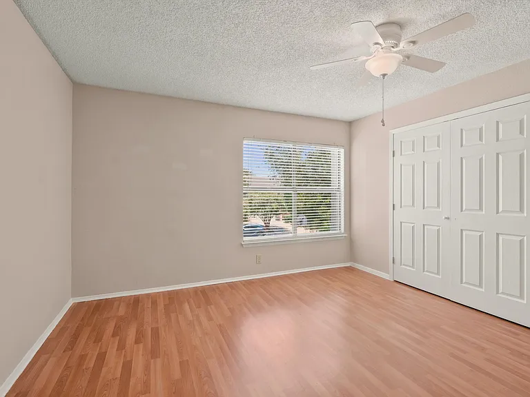 2410 Cedar Trce — Photo 10