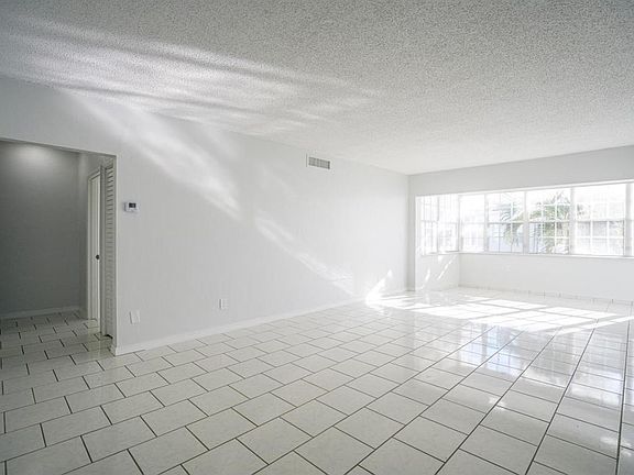 3rd image of 1940 Bay Dr Unit 15-1940BAY