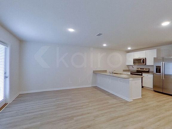 4th image of 405 Monarch Ln