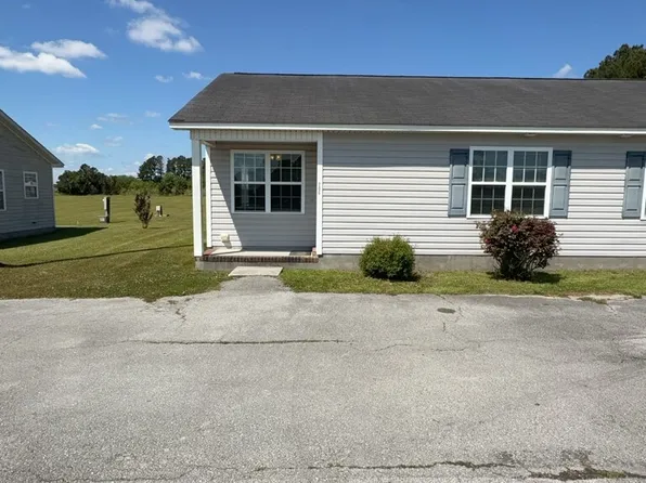 206 Angus Ln, Richlands, NC 28574