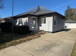 198 W Burlington St, Riverside, IL 60546