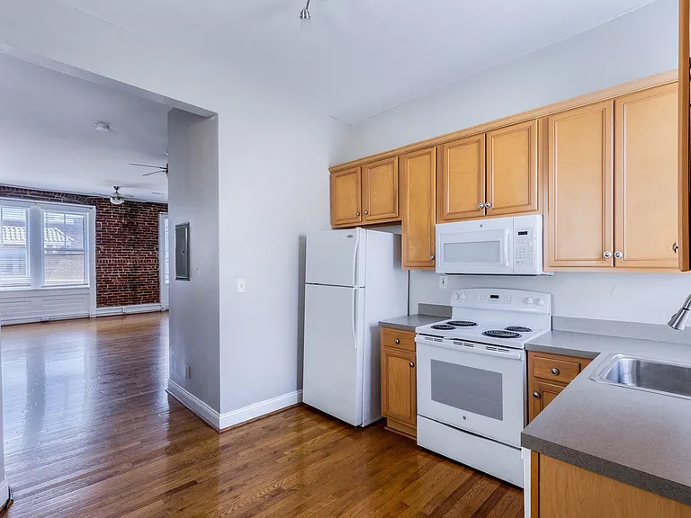 401 Euclid — Photo 22