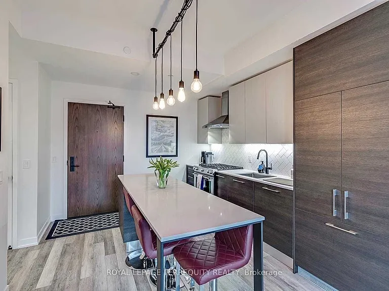2118 Bloor St W #403 — Photo 6